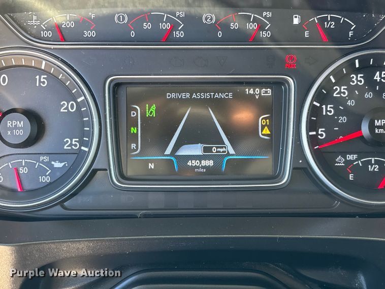 image for item DU0368 2020 International LT625 semi truck