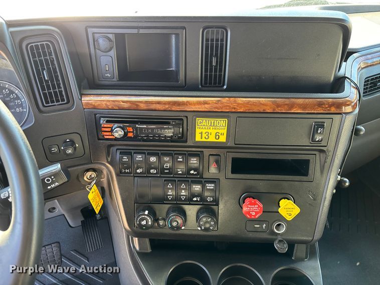 image for item DU0368 2020 International LT625 semi truck