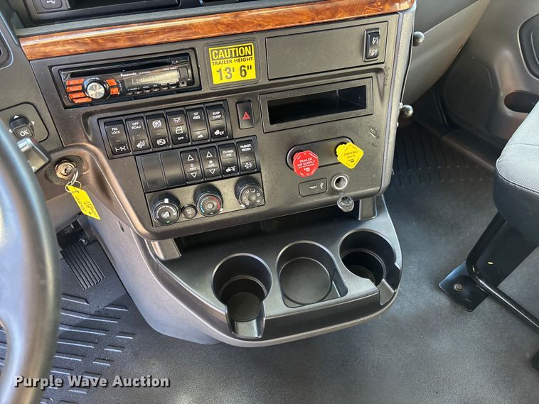 image for item DU0368 2020 International LT625 semi truck