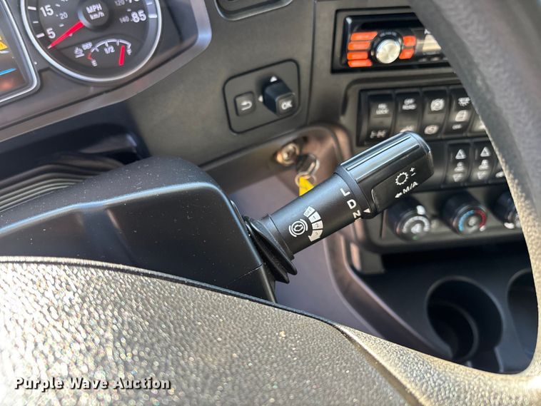 image for item DU0368 2020 International LT625 semi truck