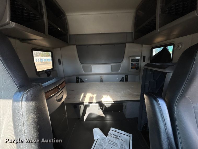 image for item DU0368 2020 International LT625 semi truck