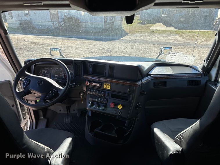 image for item DU0368 2020 International LT625 semi truck