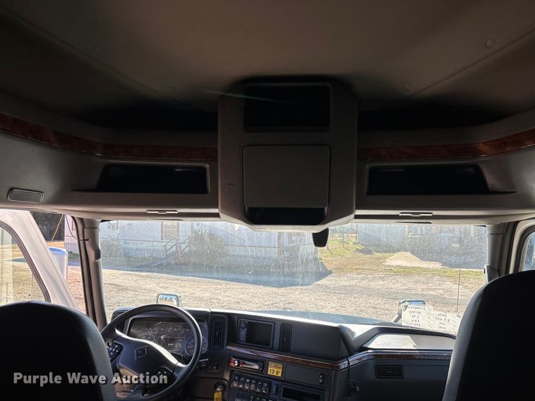 image for item DU0368 2020 International LT625 semi truck