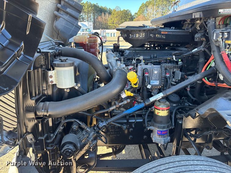 image for item DU0368 2020 International LT625 semi truck