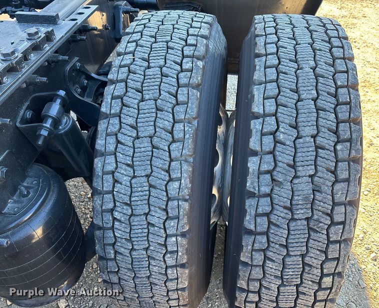 image for item DU0368 2020 International LT625 semi truck