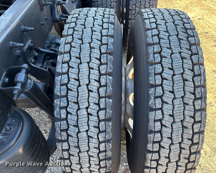 image for item DU0368 2020 International LT625 semi truck