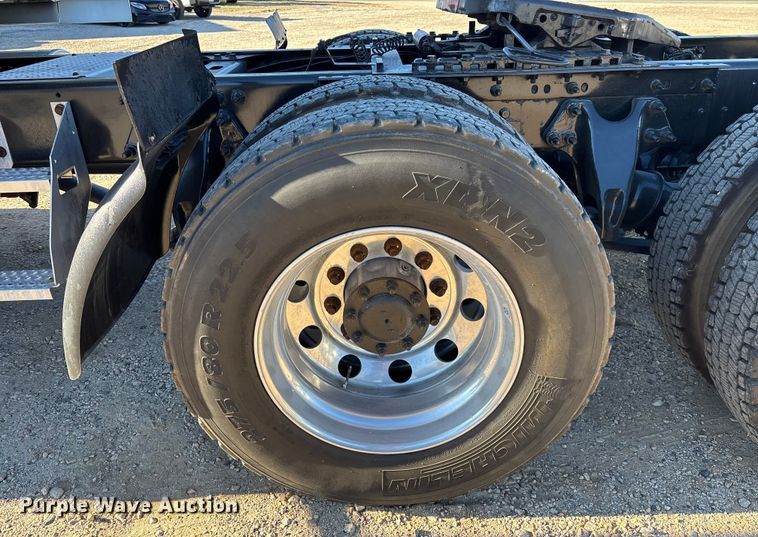 image for item DU0368 2020 International LT625 semi truck