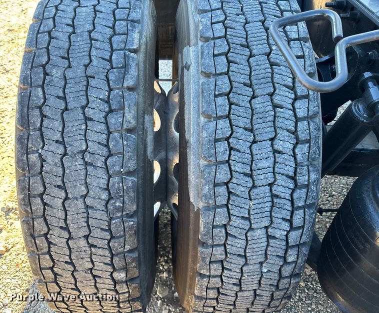 image for item DU0368 2020 International LT625 semi truck