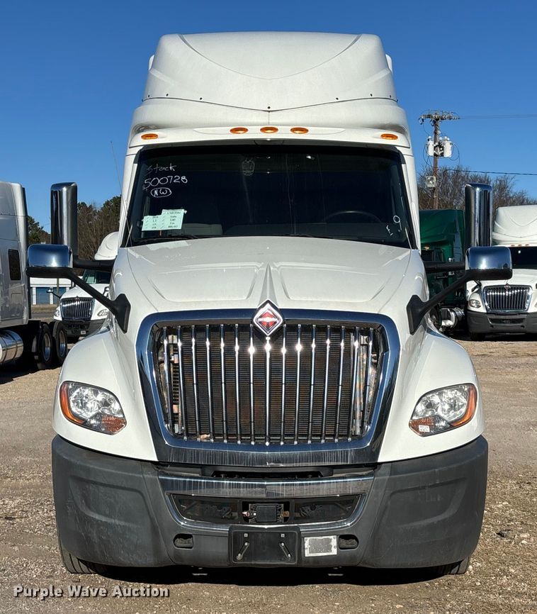 image for item DU0369 2020 International LT625 semi truck