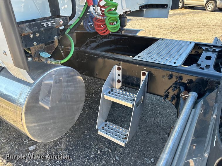 image for item DU0369 2020 International LT625 semi truck