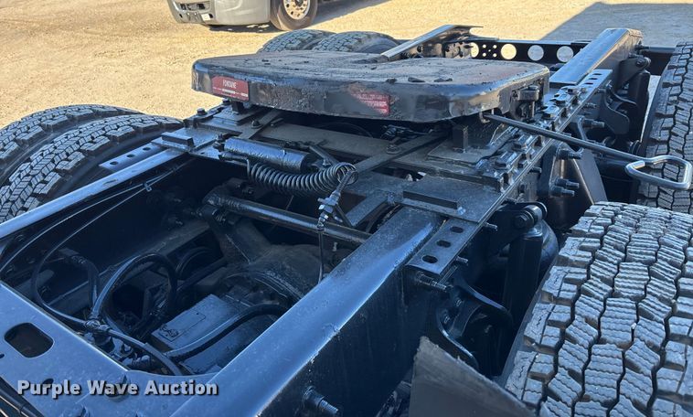 image for item DU0369 2020 International LT625 semi truck