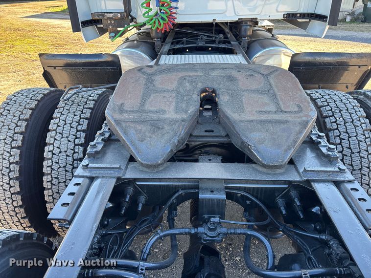 image for item DU0369 2020 International LT625 semi truck