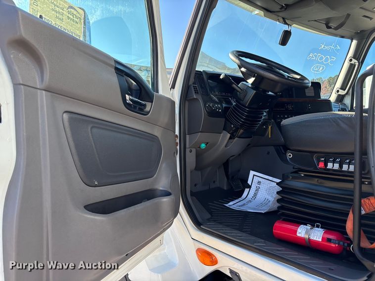 image for item DU0369 2020 International LT625 semi truck