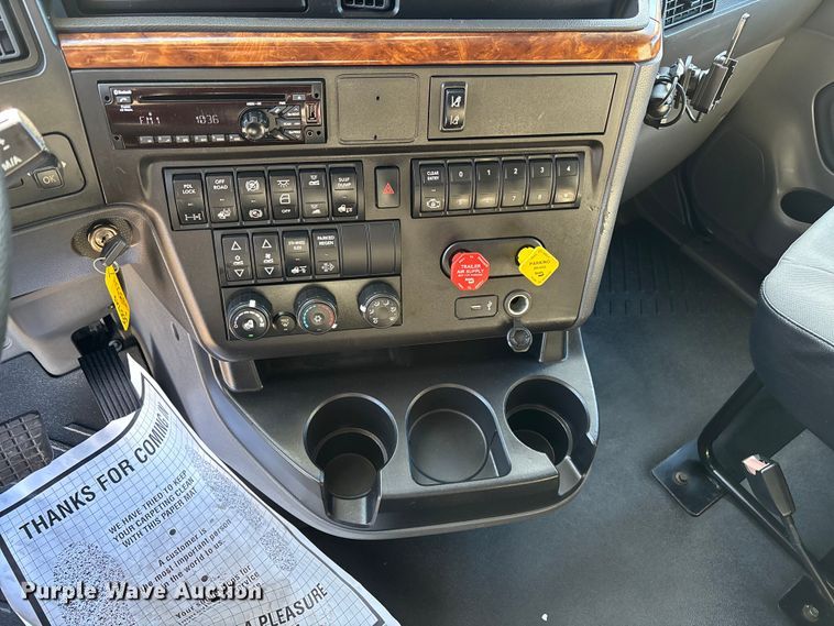 image for item DU0369 2020 International LT625 semi truck