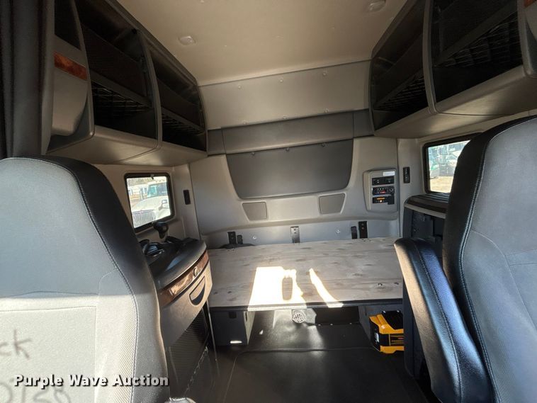 image for item DU0369 2020 International LT625 semi truck