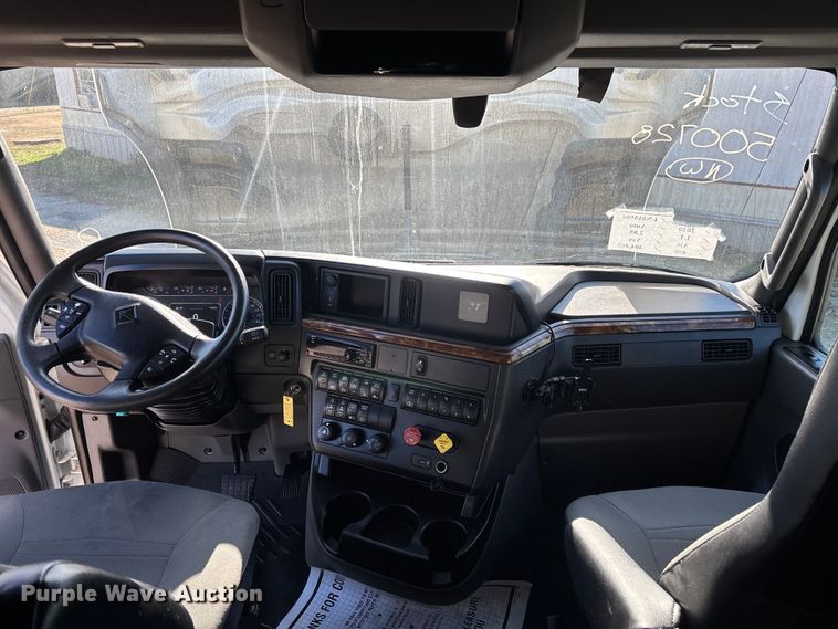 image for item DU0369 2020 International LT625 semi truck