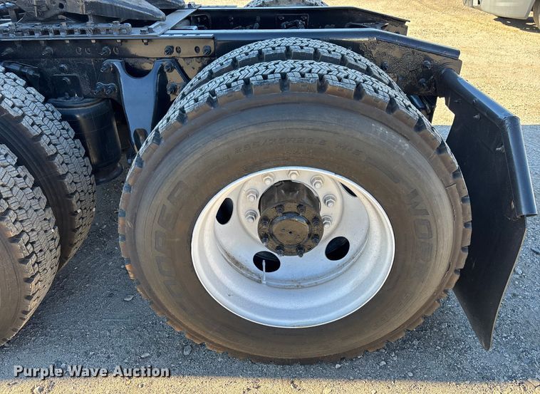 image for item DU0369 2020 International LT625 semi truck