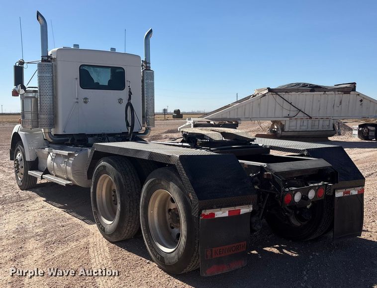 image for item DV6662 2017 Kenworth  glider kit semi truck