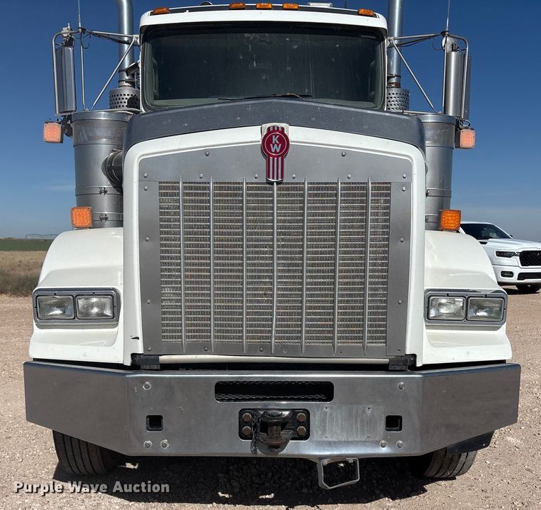 image for item DV6662 2017 Kenworth  glider kit semi truck