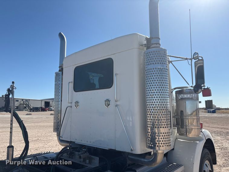 image for item DV6662 2017 Kenworth  glider kit semi truck