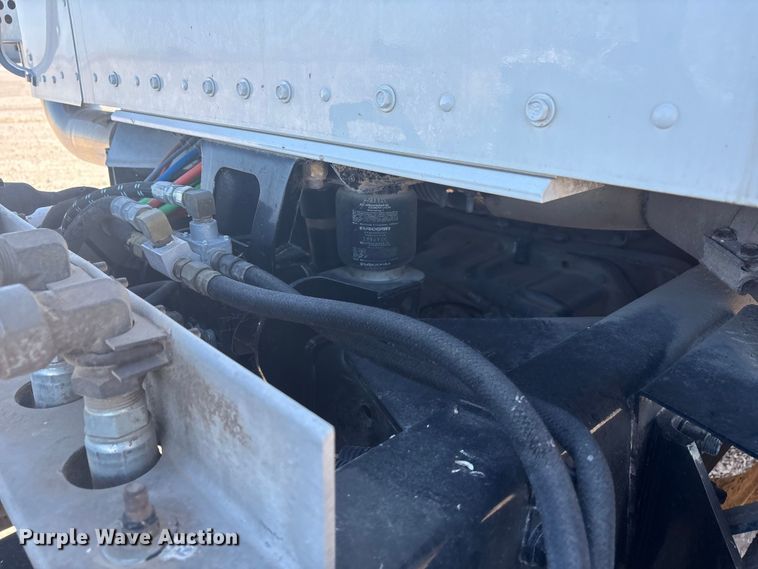 image for item DV6662 2017 Kenworth  glider kit semi truck