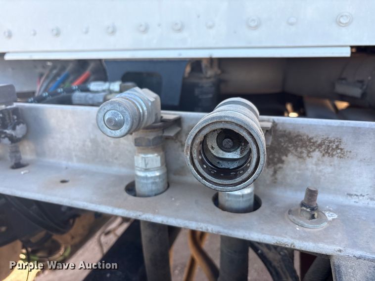 image for item DV6662 2017 Kenworth  glider kit semi truck