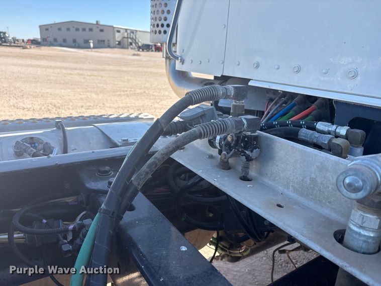 image for item DV6662 2017 Kenworth  glider kit semi truck