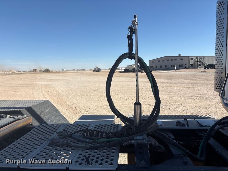 image for item DV6662 2017 Kenworth  glider kit semi truck