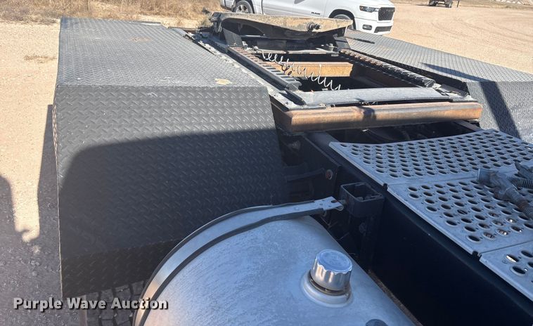 image for item DV6662 2017 Kenworth  glider kit semi truck