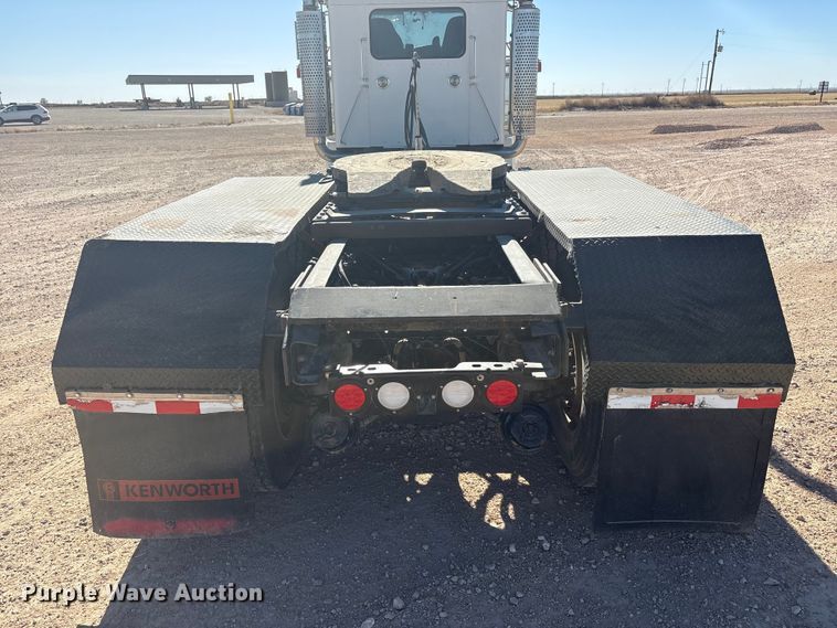 image for item DV6662 2017 Kenworth  glider kit semi truck