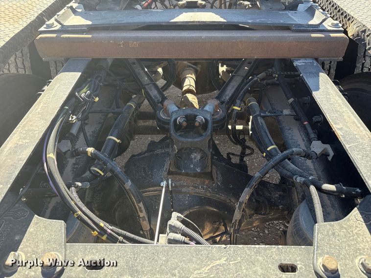 image for item DV6662 2017 Kenworth  glider kit semi truck