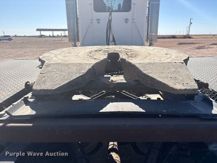 image for item DV6662 2017 Kenworth  glider kit semi truck