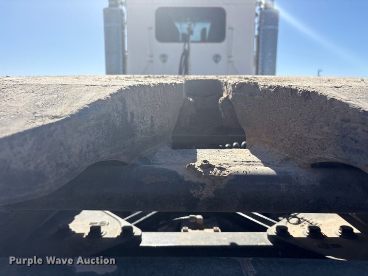 image for item DV6662 2017 Kenworth  glider kit semi truck