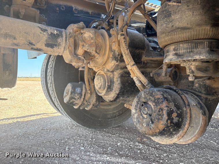 image for item DV6662 2017 Kenworth  glider kit semi truck