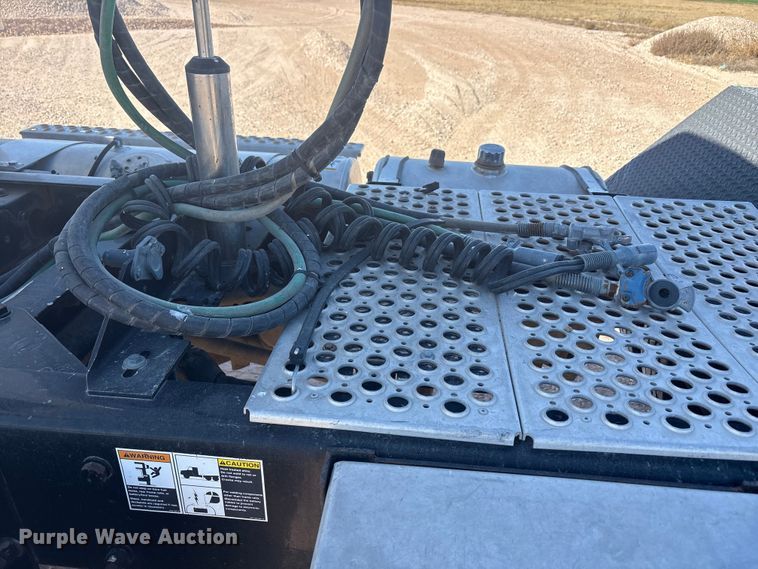 image for item DV6662 2017 Kenworth  glider kit semi truck