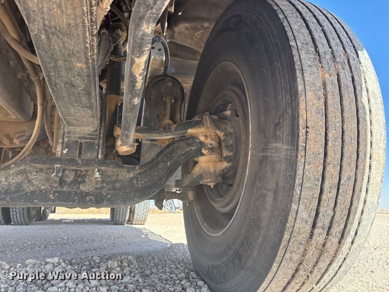 image for item DV6662 2017 Kenworth  glider kit semi truck