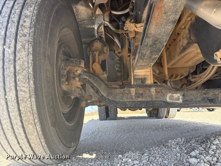 image for item DV6662 2017 Kenworth  glider kit semi truck