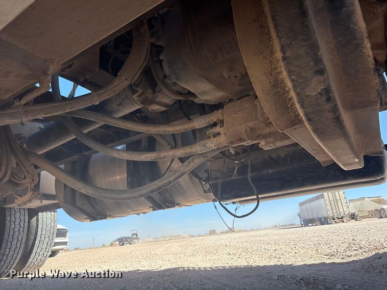 image for item DV6662 2017 Kenworth  glider kit semi truck