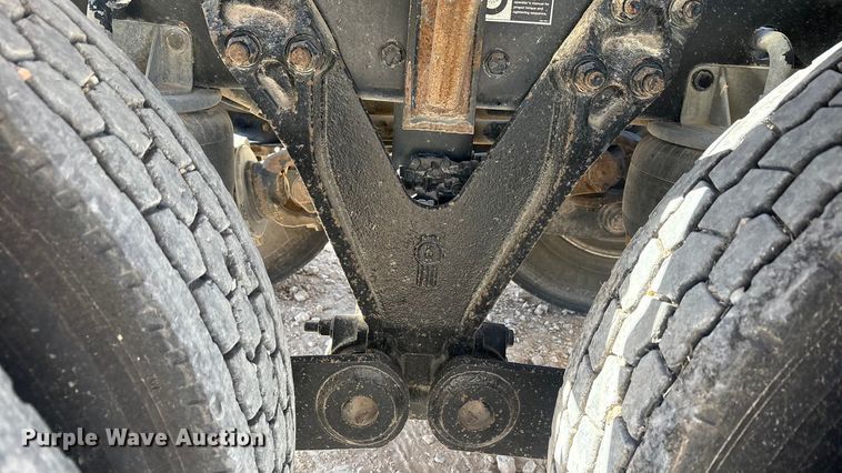 image for item DV6662 2017 Kenworth  glider kit semi truck