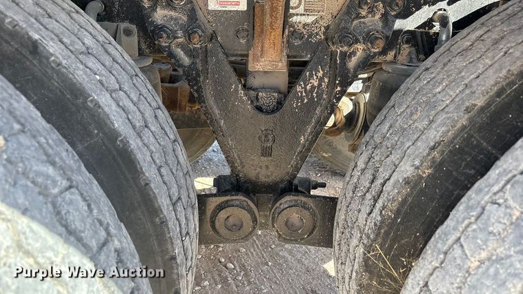 image for item DV6662 2017 Kenworth  glider kit semi truck