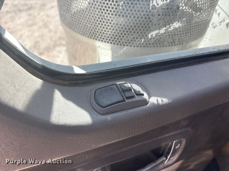 image for item DV6662 2017 Kenworth  glider kit semi truck