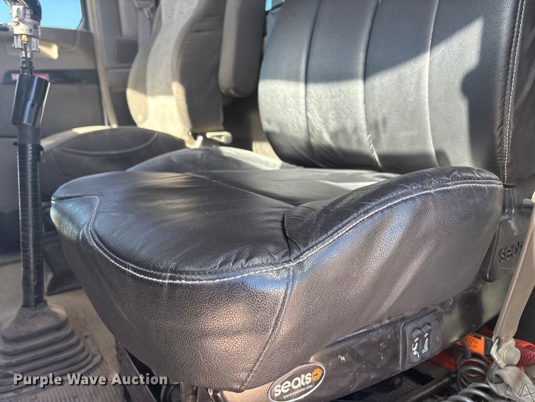 image for item DV6662 2017 Kenworth  glider kit semi truck