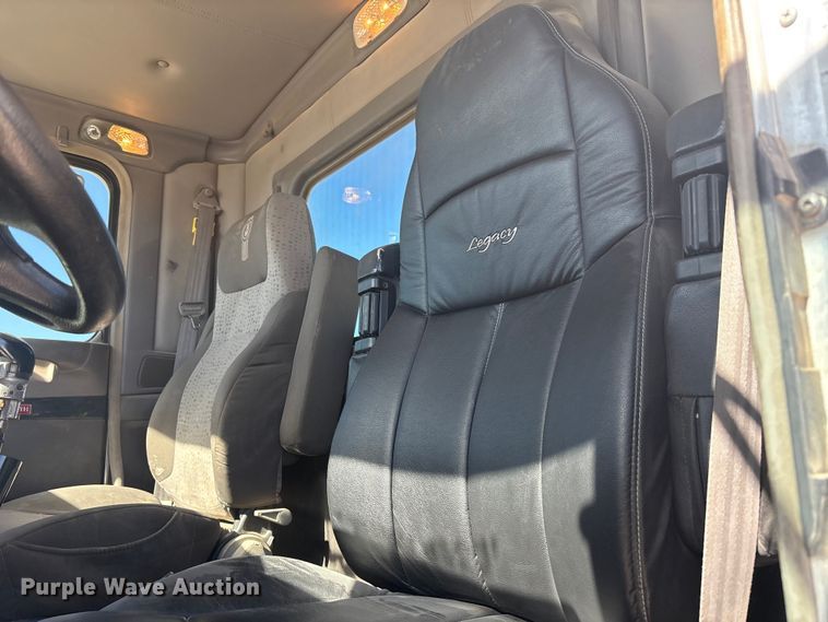 image for item DV6662 2017 Kenworth  glider kit semi truck