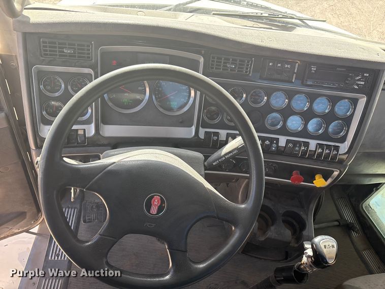 image for item DV6662 2017 Kenworth  glider kit semi truck