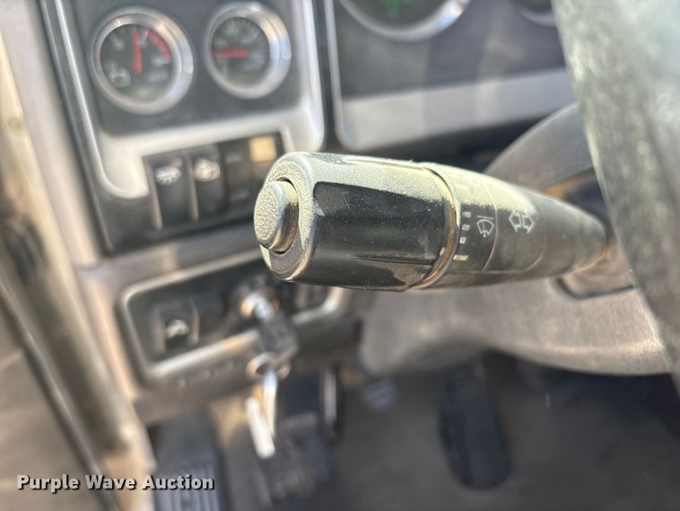 image for item DV6662 2017 Kenworth  glider kit semi truck