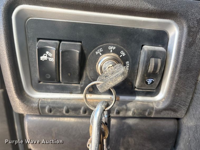 image for item DV6662 2017 Kenworth  glider kit semi truck