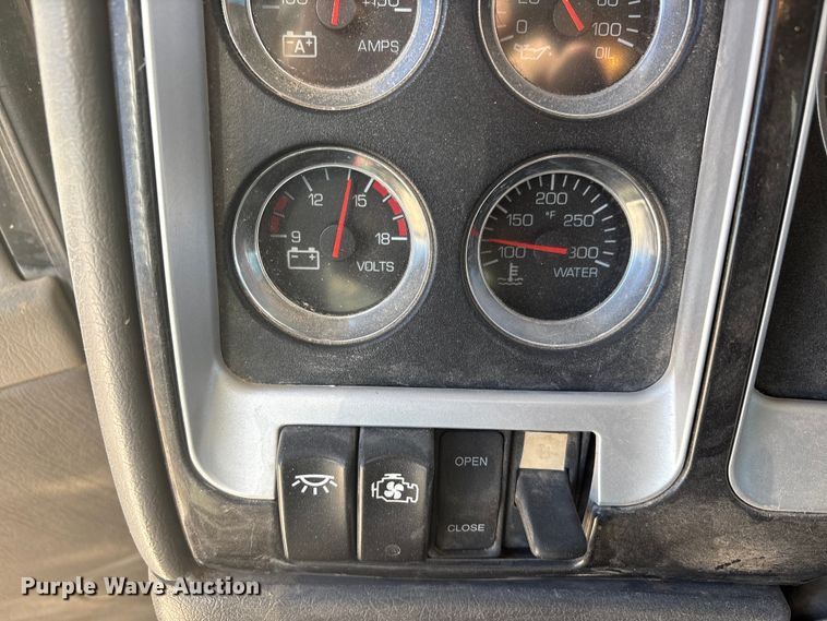 image for item DV6662 2017 Kenworth  glider kit semi truck