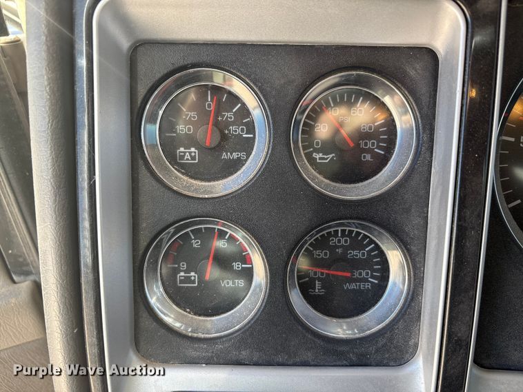 image for item DV6662 2017 Kenworth  glider kit semi truck