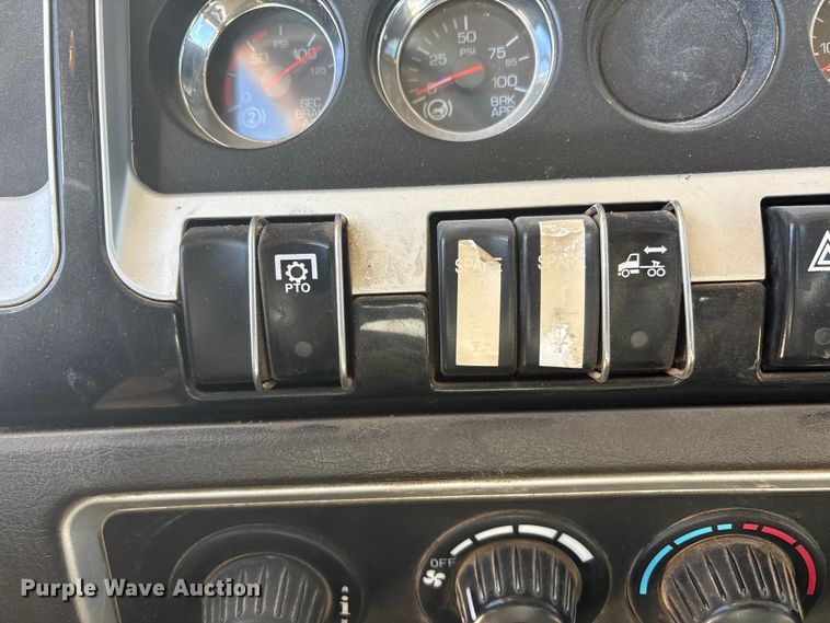 image for item DV6662 2017 Kenworth  glider kit semi truck