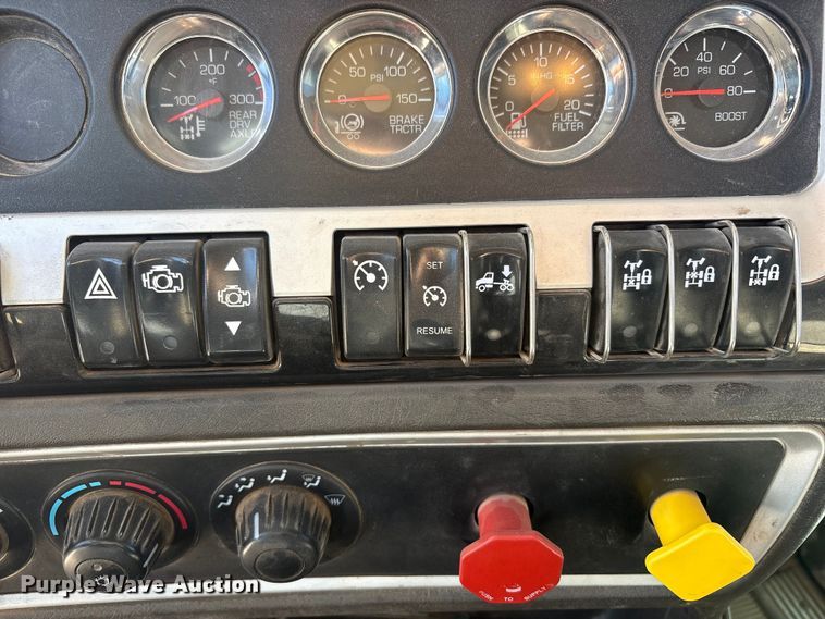 image for item DV6662 2017 Kenworth  glider kit semi truck